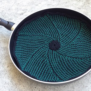 Stekepanne med hakket beskyttelse