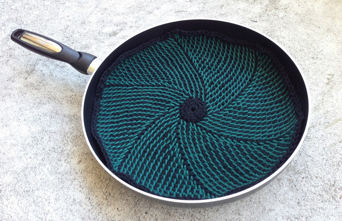 Stekepanne med hakket beskyttelse